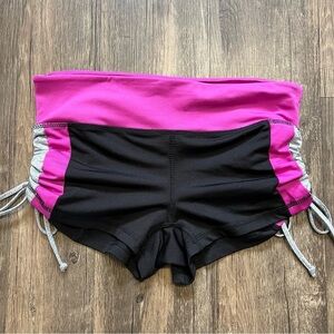 Aviva Women’s Workout Pink Black Scrunch Shorts Size L